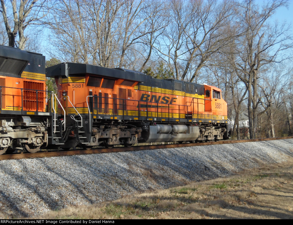 BNSF 5881